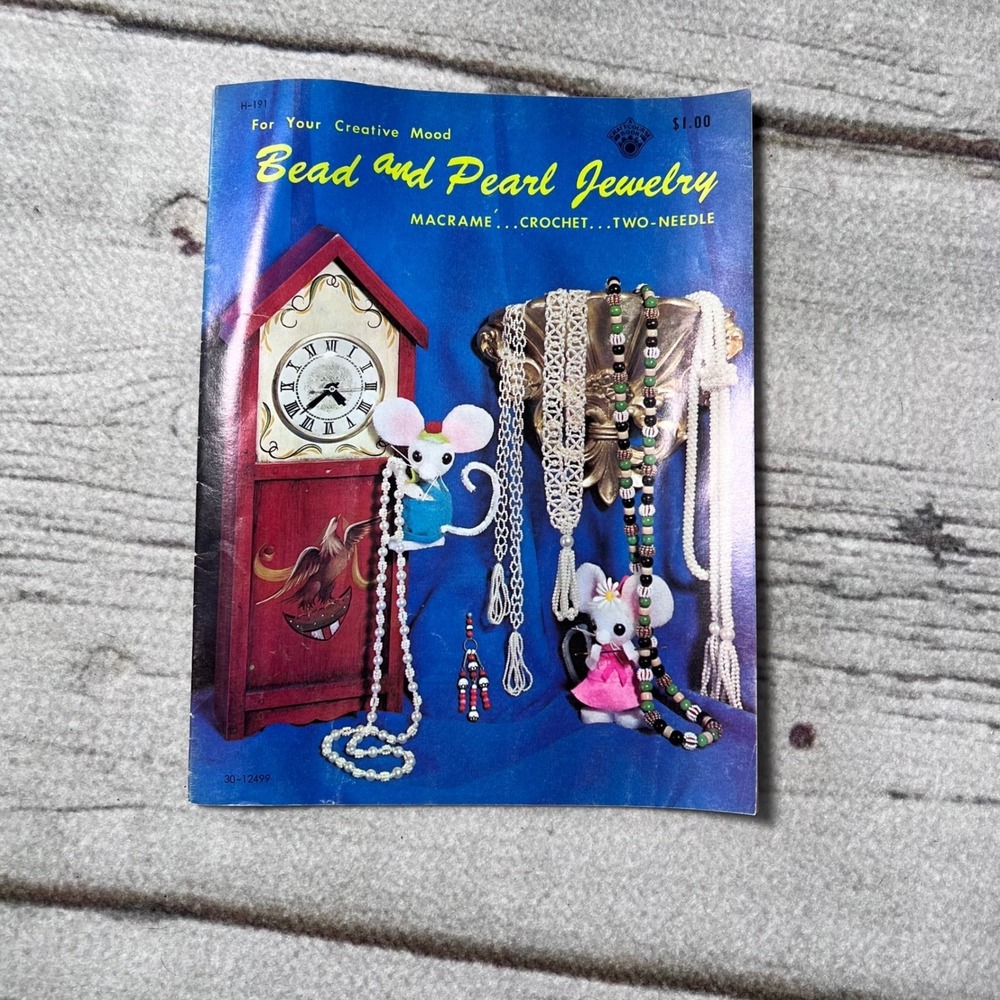 Vintage 1971 Bead‎ and Pearl Jewelry Craft Course Pattern Book Macrame Crochet
